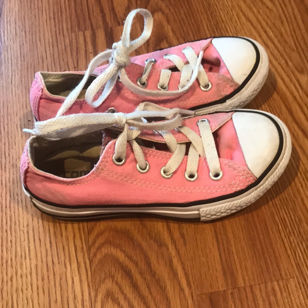 Pink converse low top sneakers size 10